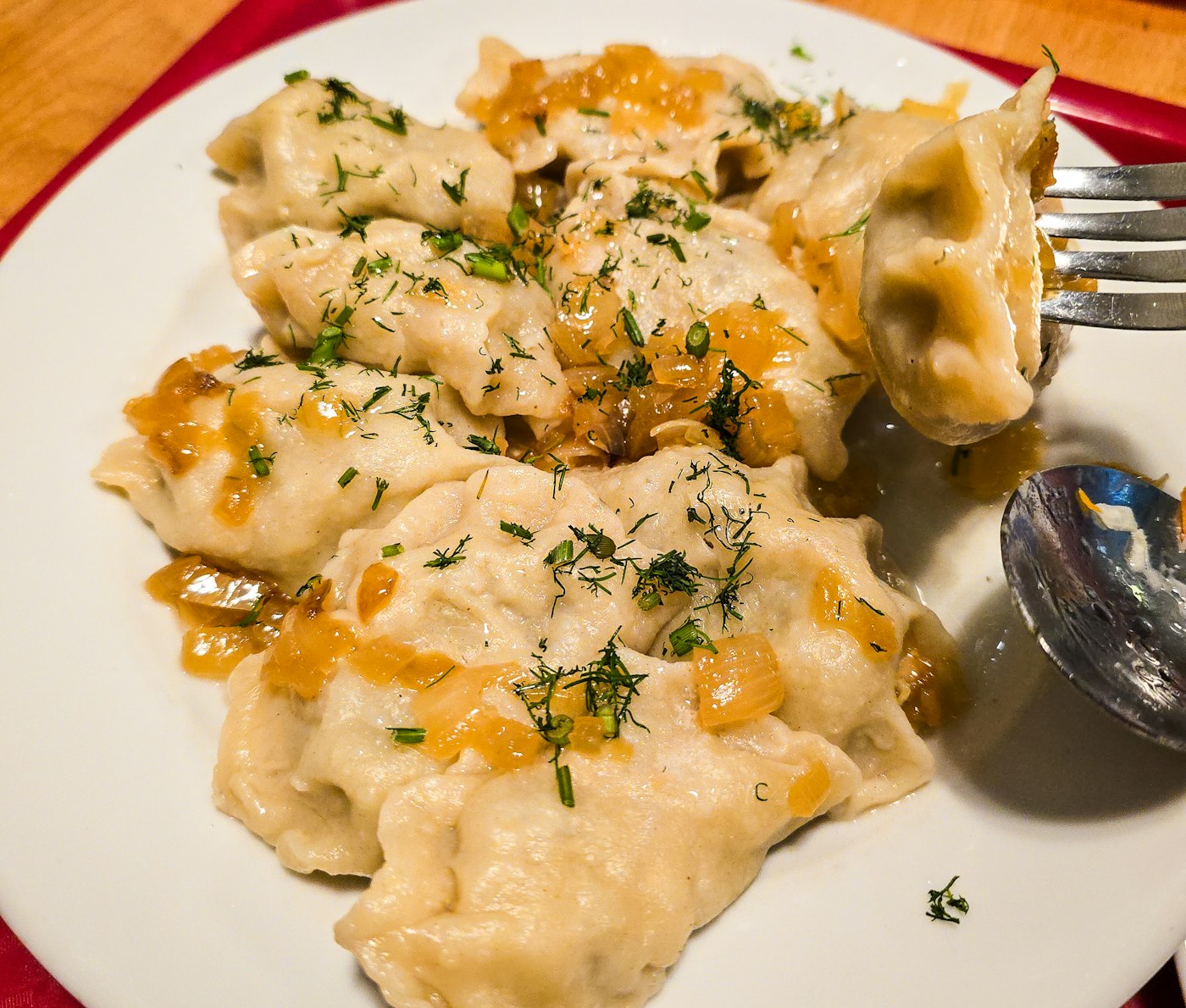 Pierogi z cebulką i koperkiem